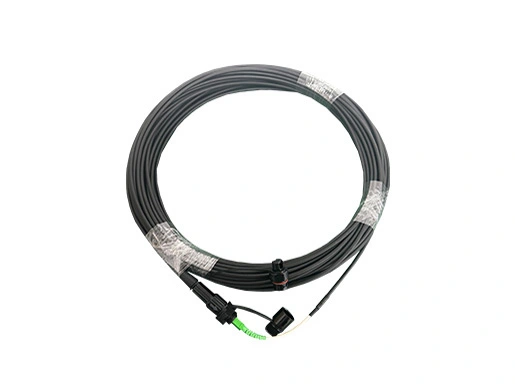 przyłączony prefabrykowany kabel spadowy mini SC ze złączem OptiTap 01