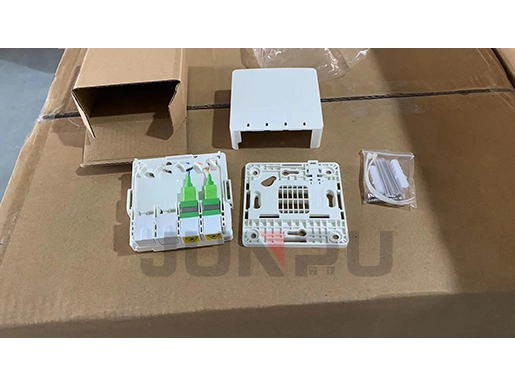 Skrzynka FTTH FRB-4D z gniazdem światłowodowym